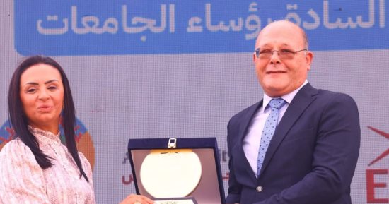 وزيرة التضامن تكرم رئيس جامعة سوهاج وطلابه الفائزين بـ"رفيقي" و"الوسادة الإلكترونية"