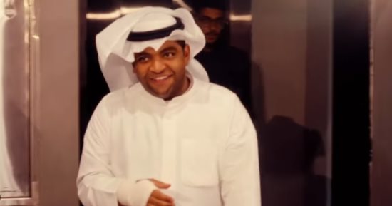 الكويتي خالد المظفر يتعرض لوعكة صحية على المسرح