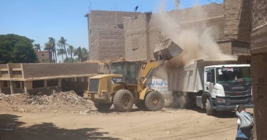 رفع 50 طن قمامة ومخلفات صلبة بمركز طما فى سوهاج