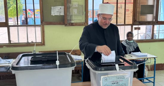 وزير الأوقاف السابق يدلى بصوته بانتخابات مجلس الشيوخ.. ويؤكد: واجب وطنى