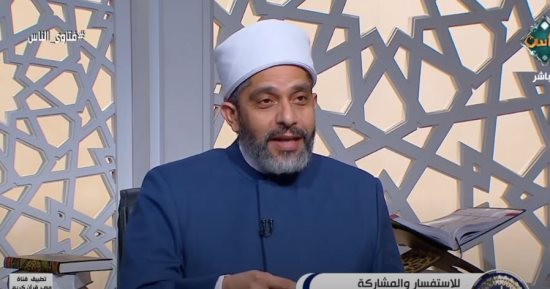 ما حكم من تخلع الحجاب أو تترك الصلاة؟.. أمين الفتوى يجيب