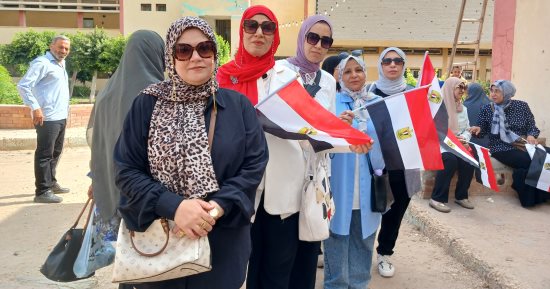 إقبال كثيف للسيدات على اللجان فى أول أيام انتخابات مجلس الشيوخ بالشرقية.. صور