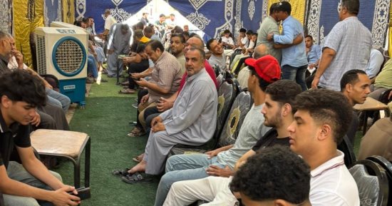 مظلات وتكييفات صحراوى لتوفير سبل الراحة للناخبين أمام اللجان الانتخابية بالغربية