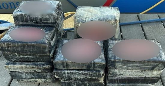 أمريكى يعثر بالصدفة على 23 كيلوجرام كوكايين تطفو فى البحر.. اعرف عمل إيه؟