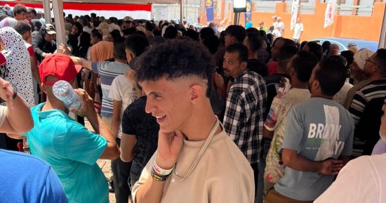 طابور من الشباب أمام لجنة تحيا مصر بالأسمرات للمشاركة بانتخابات الشيوخ.. صور