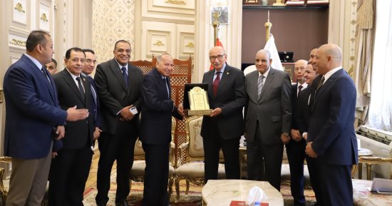 وفد نادي قضاة جنوب سيناء يقدم التهنئة لرئيس مجلس القضاء الأعلى بمنصبه الجديد