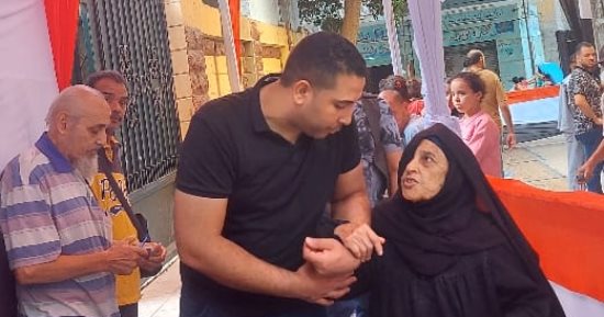 حرص من كبار السن على الحضور للجنة بالوراق للمشاركة فى انتخابات الشيوخ.. صور