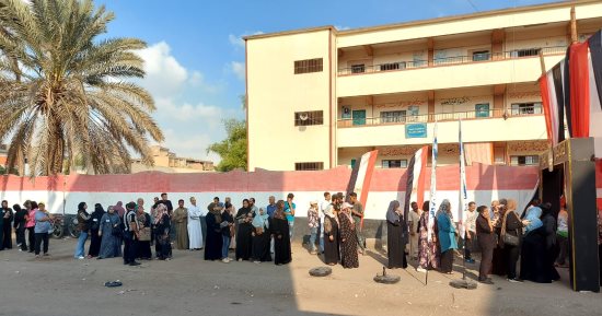 طوابير فى الزاوية الحمراء استعدادًا لفتح اللجان بآخر أيام انتخابات الشيوخ