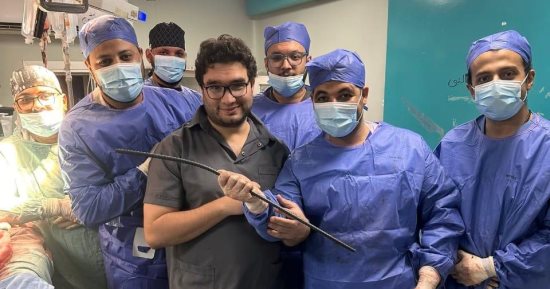 أطباء مستشفى أسوان الجامعى ينقذون مريضًا بعد اختراق سيخ حديدى لظهره وكليته