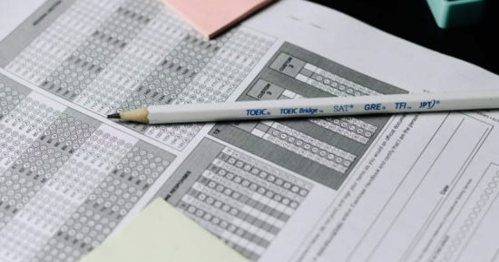 القبض على والدة طالبة ومعلمتها لاقتحامهما مدرسة لسرقة أوراق الامتحانات بكوريا