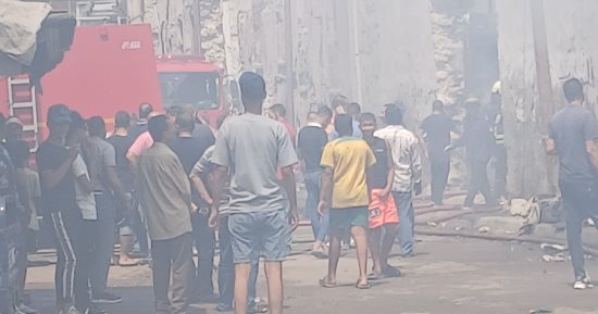 حريق يلتهم مخزن جمع مخلفات بلاستيك وكرتون فى مينا البصل بالإسكندرية