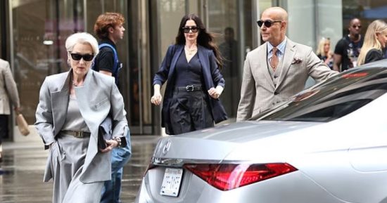مؤلفة The Devil Wears Prada تتفاعل مع حماس الجمهور على الصور الأولى للجزء الثانى
