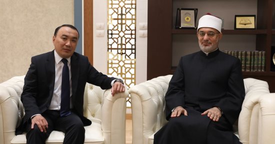 مفتي الجمهورية يستقبل سفير كازاخستان ويشيد بمتانة العلاقات الدينية