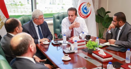 وزير الصحة يناقش مع وزير التعليم العالى تعزيز التعاون بالبحث العلمى لعلاج الأورام السرطانية