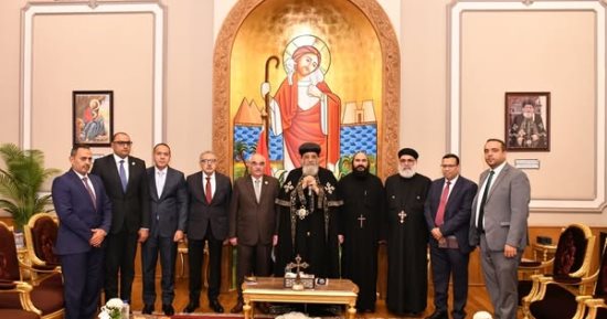البابا تواضروس يستقبل رئيس هيئة قضايا الدولة ومساعد وزير العدل بالكاتدرائية