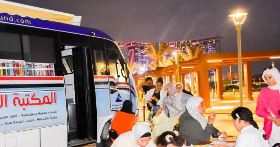 إقبال جماهيرى على المكتبات المتنقلة فى مهرجان العلمين