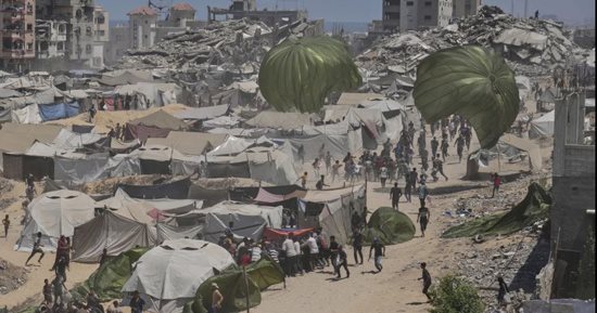 مصر تواصل الإسقاط الجوى لأهالى غزة