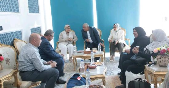 محافظ الوادى الجديد يلتقى رئيس القومى للأمومة والطفولة خلال زيارتها للمحافظة