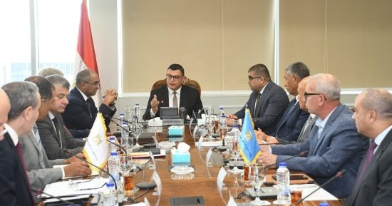 وزير الإسكان يتابع موقف التغذية الكهربائية لمحطات مياه الشرب والصرف الصحى