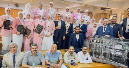 كلية التكنولوجيا والتعليم بحلوان تناقش مشروعات تخرج طلاب قسم "إلالكترونيات"