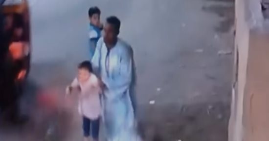 القبض على عاطل لاتهامه بالتعدي على طفلة ومحاولة سرقتها فى أسيوط 