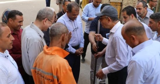 محافظ المنيا يمنع عمل عمال النظافة خلال ساعات الذروة طوال الموجه الحارة