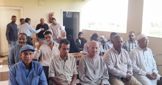 رئيس مركز ومدينة الطود يكرم موظفا وعامل نظافة تقديرا لعطائهم المتميز