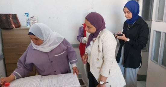 وكيل وزارة الصحة بالإسماعيلية تُفاجئ وحدة أبو صوير البلد وتحيل المقصرين للتحقيق