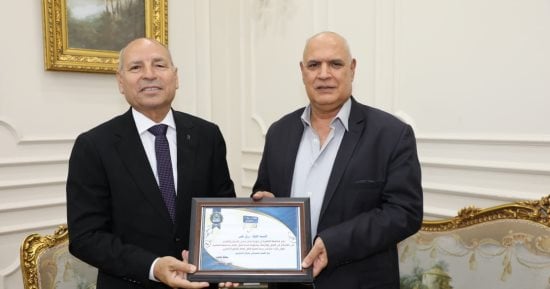 محافظ القاهرة يكرم رئيسى هيئة النقل العام وهيئة النظافة