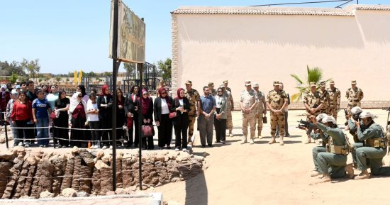 القوات المسلحة تنظم زيارة لشباب من المصريين بالخارج وطلبة للقوات البحرية والصاعقة
