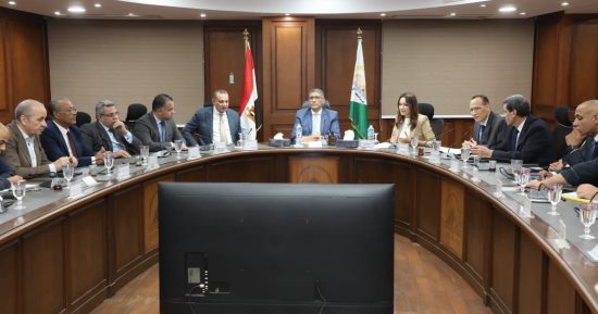 محافظ الجيزة يترأس اجتماع اللجنة التيسيرية لمشروع تطوير منطقة الكيت كات