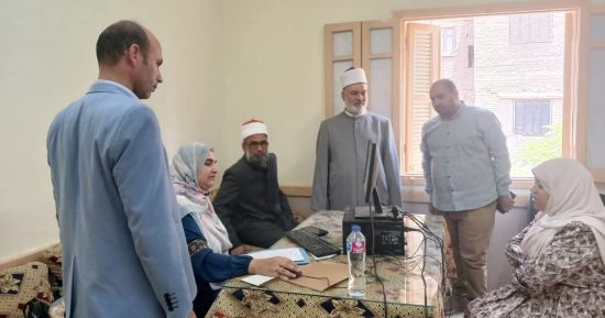رئيس منطقة سوهاج الأزهرية يتفقد اختبارات الدارسين الخاتمين برواق القرآن