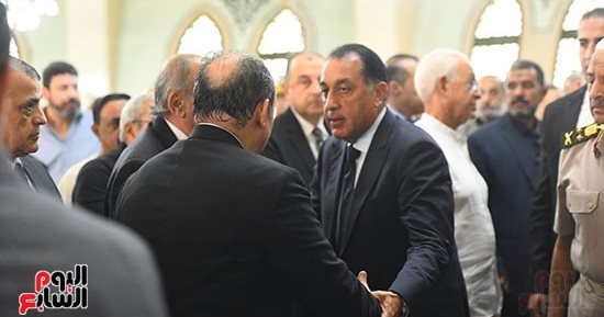 وصول رئيس الوزراء مسجد الشرطة للمشاركة فى جنازة الراحل على المصيلحى