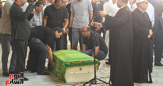 وداع يليق بمسيرة رجل دولة.. جنازة الدكتور على المصيلحى بين الدموع والدعاء.. أوصى بالشيخ علي جمعة إمامًا لصلاة الجنازة.. وأهالي الشرقية يخرجون فى رحلة حب ووفاء للفقيد ونظرة وداعه الأخير