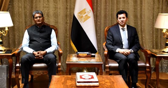 وزير الشباب والرياضة يلتقي بسفير دولة الهند بالقاهرة لبحث التعاون المشترك