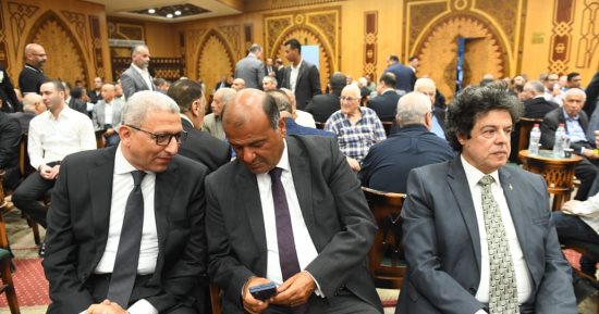 رئيس الوزراء الأسبق ووزراء حاليون وسابقون يحضرون عزاء على المصيلحى