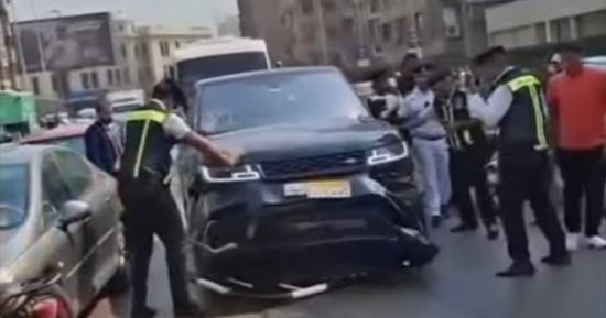 مطاردة "رانج روفر" طائشة على كوبرى أكتوبر.. لحظات إثارة وبطولة رجال المرور