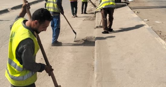 الجيزة تكثف أعمال النظافة بمنطقة الأهرامات والمتحف المصري الكبير