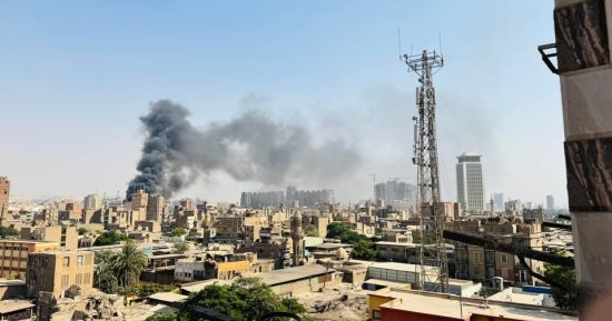 اندلاع حريق داخل مخزن مواسير بلاستيكية فى منطقة بولاق أبو العلا .. صور