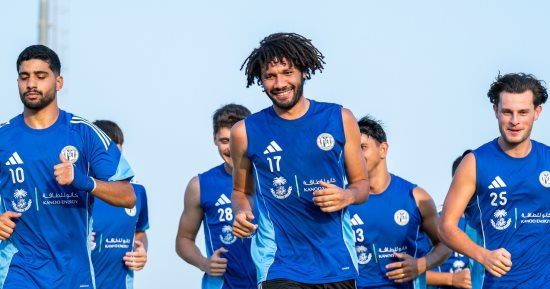 إبراهيم عادل والنني على دكة الجزيرة ضد خورفكان فى افتتاح الدورى الإماراتى