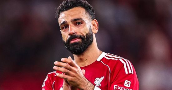 محمد صلاح يبكي بعد هتافات جماهير ليفربول لـ دييجو جوتا (فيديو) 