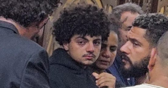 نجل تيمور تيمور يتقبل واجب العزاء فى والده وريهام عبد الغفور وعمرو سلامة أول الحضور