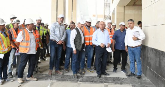 كامل الوزير يعلن الانتهاء من إنشاء كوبرى عملاق بمسار الخط الأول للقطار السريع