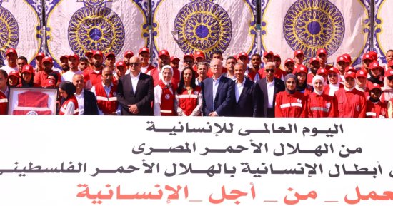 وزيرا التضامن والخارجية يصطحبان رئيس وزراء فلسطين لزيارة المركز اللوجستي للهلال الأحمر المصرى بالعريش