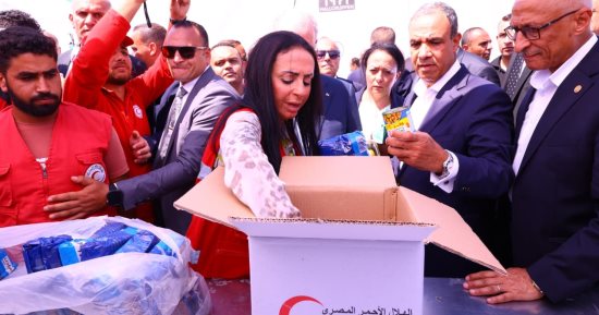 من أمام معبر رفح.. وزيرة التضامن تطلق نداء لإدخال المساعدات العالقة إلى غزة بالتزامن مع اليوم العالمى للإنسانية.. مايا مرسى: مصر بقيادة الرئيس السيسى أثبتت التزامها الراسخ بمسئوليتها تجاه الأشقاء الفلسطينيين