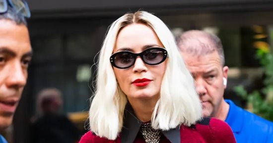 الأنظار تتجه نحو إطلالة إيميلي بلانت في فيلم The Devil Wears Prada 2