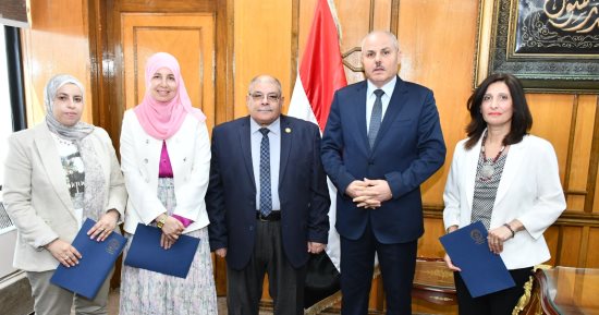 رئيس جامعة قناة السويس يُصدر قرارات تكليف قيادات جديدة بكلية التربية