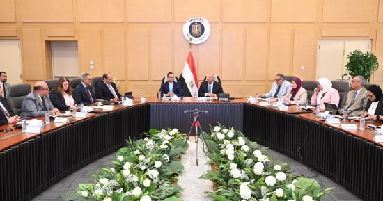 كامل الوزير: تشغيل خطوط إنتاج الأسمنت المتوقفة وزيادة القدرات الإنتاجية