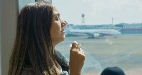 بينتقم منها.. راكبة تبكي في المطار بعد نصيحة سفر خاطئة من ChatGPT "فيديو"