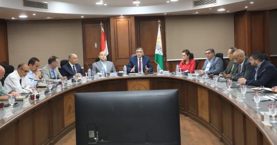 محافظ الجيزة يكلف مديرية الطرق بإعداد خطة لرصف ورفع كفاءة وإنارة الأنفاق